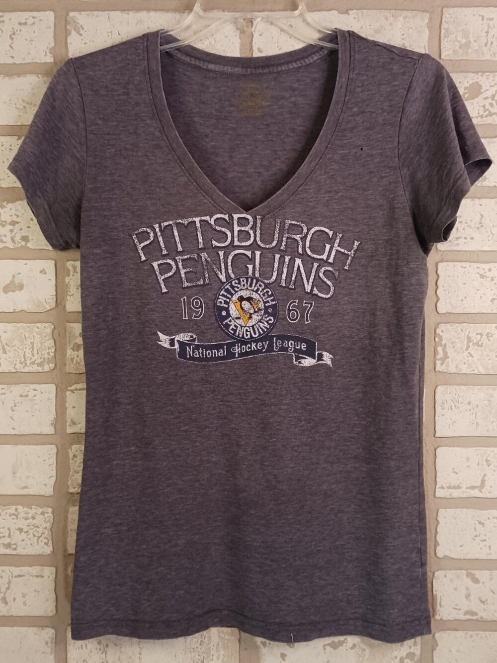 Pittsburgh Penguins Girls Juniors Size Medium T Shirt Gray Short Sleeve NHL READ